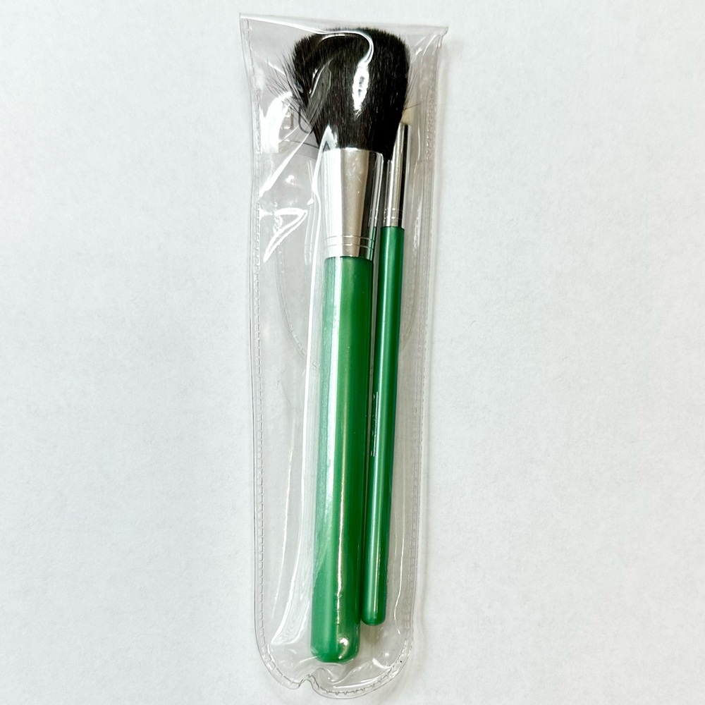 Clinique Brush Set - Set of 2 Long Green-Handled Brushes, Powder and Smudging - Picture 4 of 9